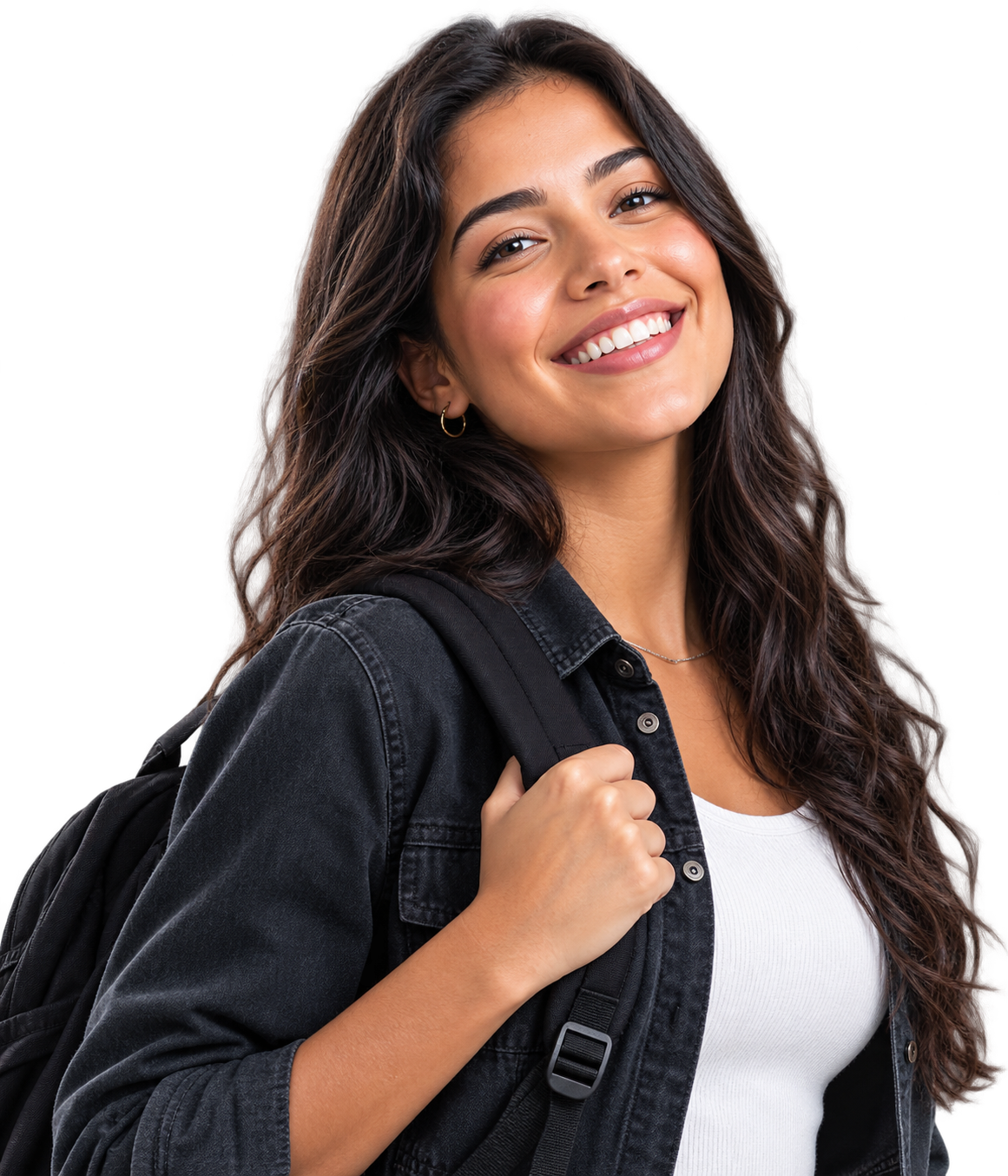 Estudante sorrindo com a mochila no ombro